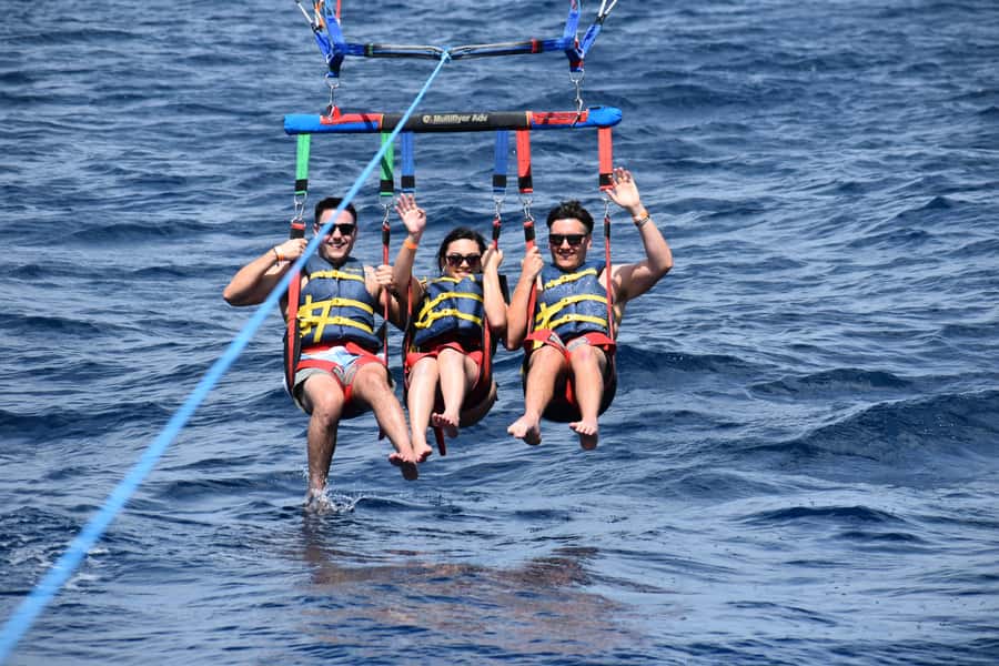 Oahu: Waikiki Parasailing - What you might see from the water