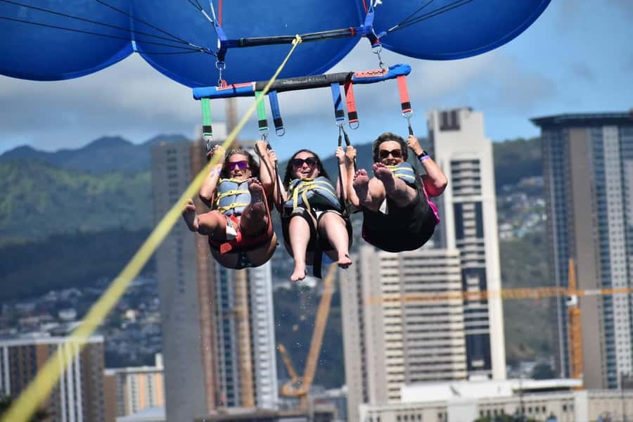 Oahu: Waikiki Parasailing - The boat ride and the safety briefing