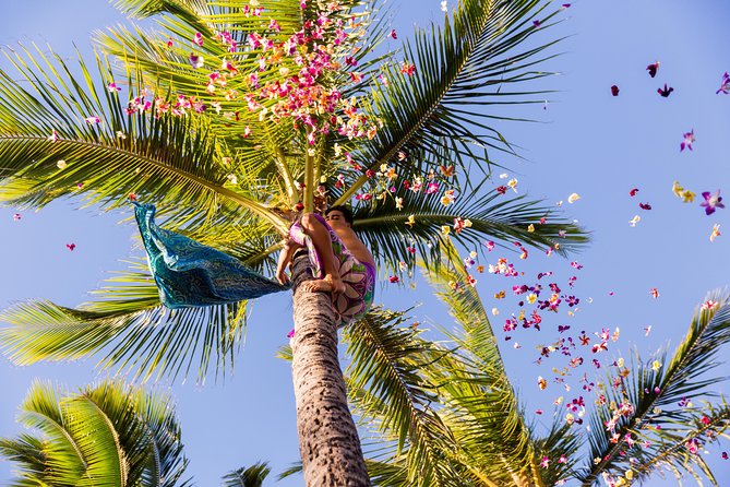 Paradise Cove Luau - The Mai Tai greeting and pre-dinner activities