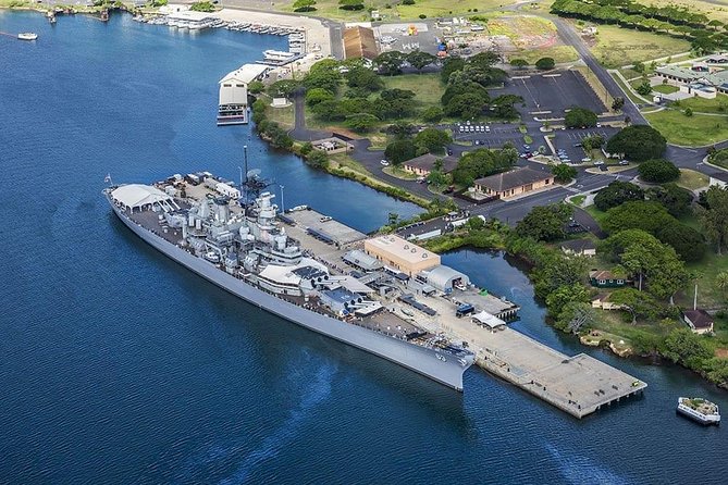 Pearl Harbor, National Memorial Cemetery and Honolulu City Tour - The guide can make or break the city drive