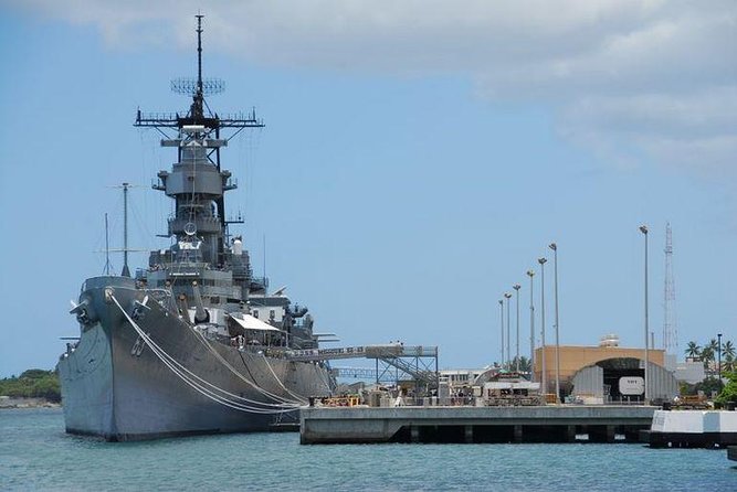 Pearl Harbor Remembered Tour - Historic Honolulu on the way back
