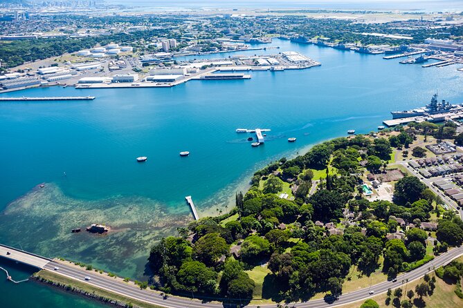 Pearl Harbor USS Arizona Memorial and Honolulu City Tour - Getting there without a taxi