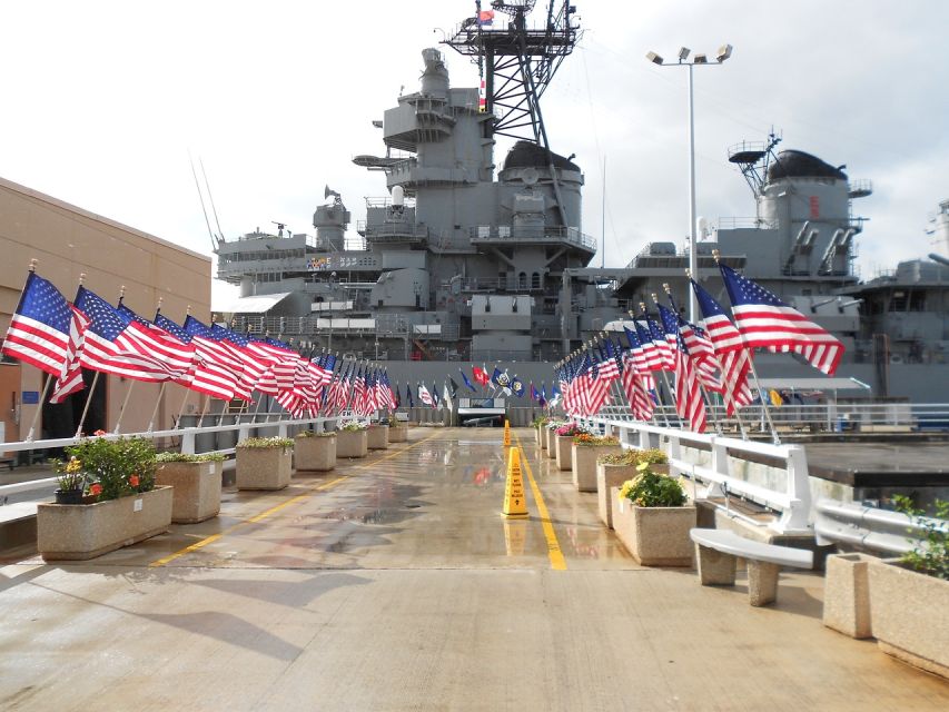 Pearl Harbor: USS Arizona Memorial & Battleship Missouri - Boarding Battleship Missouri on Ford Island