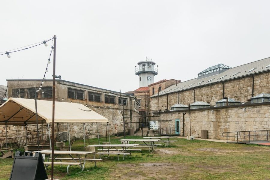 Philadelphia: Eastern State Penitentiary Admission - Seeing the cells and central hub