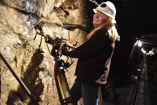 Real Gold Mine Tour with, gold panning and more - Panning for Gold in the Creek