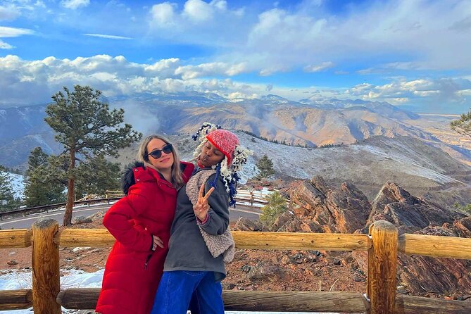 Red Rocks & Beyond - Lariat Loop turns the drive into a sightseeing stop