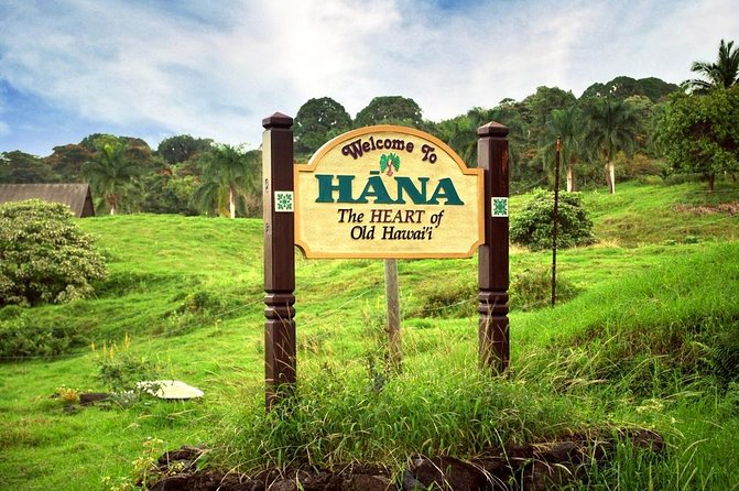 Road to Hana Adventure Maui Tour with Lunch - The early start and ride toward Paia