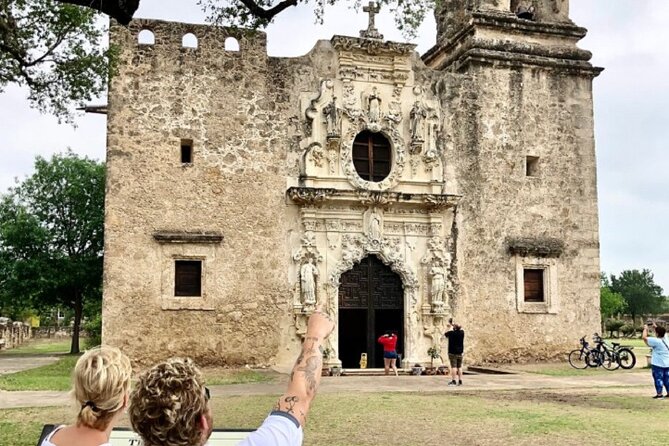 San Antonio Premium City Tour with Alamo & River Walk Cruise - Walking Through the Alamo