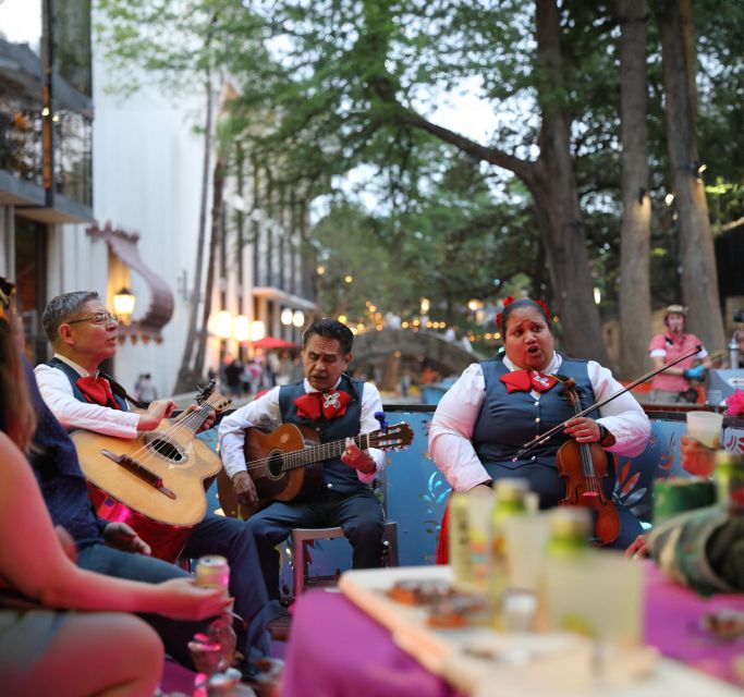 San Antonio: River Walk Cruise Ticket - Daylight, dusk, or Christmas lights