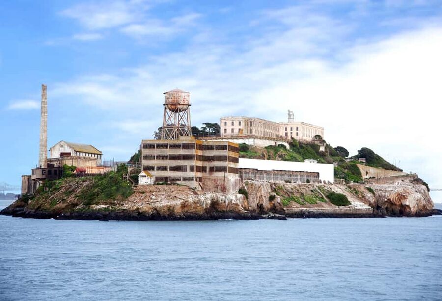 San Francisco: Alcatraz, Ferry & Audio Tour w/ Night Option - Gardens, ruins, and stories beyond the prison