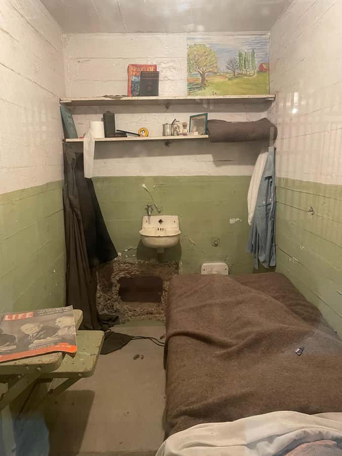 San Francisco: Alcatraz Ticket, Ferry, & Self-Guided App - Capone, Machine Gun Kelly, and the escape stories