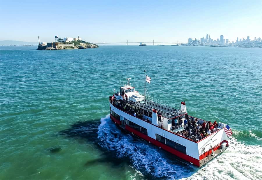 San Francisco: California Sunset Cruise (2-hours) - Sailing beneath the Golden Gate Bridge