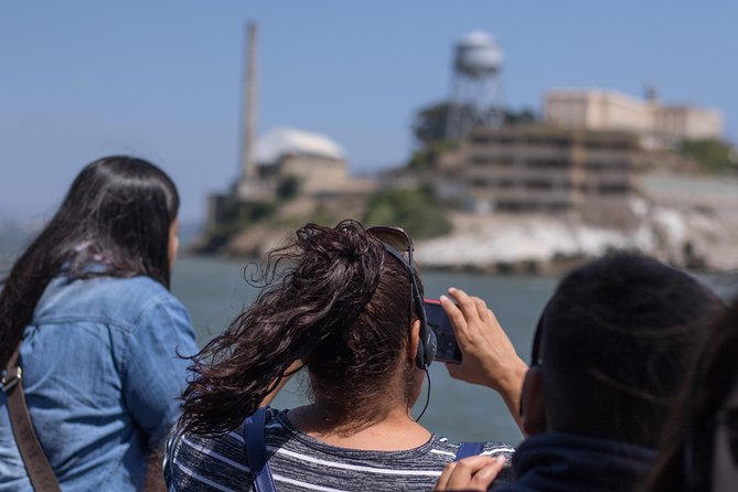 San Francisco: Golden Gate Bay Cruise (60 Minutes) - The Golden Gate Bridge from below