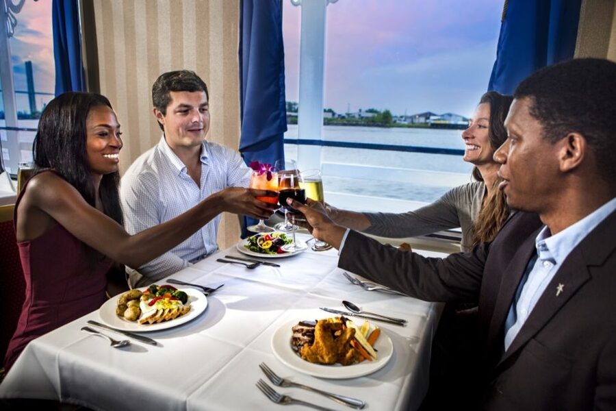 Savannah: Buffet Dinner Cruise with Live Entertainment - What reaches the buffet