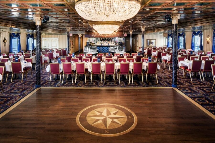 Savannah: Buffet Dinner Cruise with Live Entertainment - Choosing your seat and handling the weather