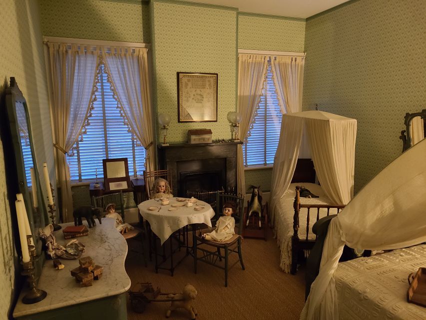 Savannah: Ghosts and Gravestones Tour with Low House Entry - Columbia Square and Savannah’s haunted grid