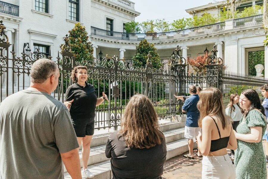 Savannah: Ghosts, Asylums, Voodoo, and Horror Walking Tour - Forsyth Park gives you a photo pause