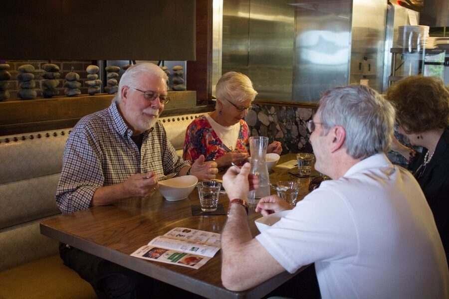 Savannah: Historic District Foodie Walking Tour - History served with the architecture