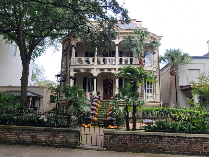 Savannah: Old Town Hop-On Hop-Off Trolley Tour - Ellis Square and City Market