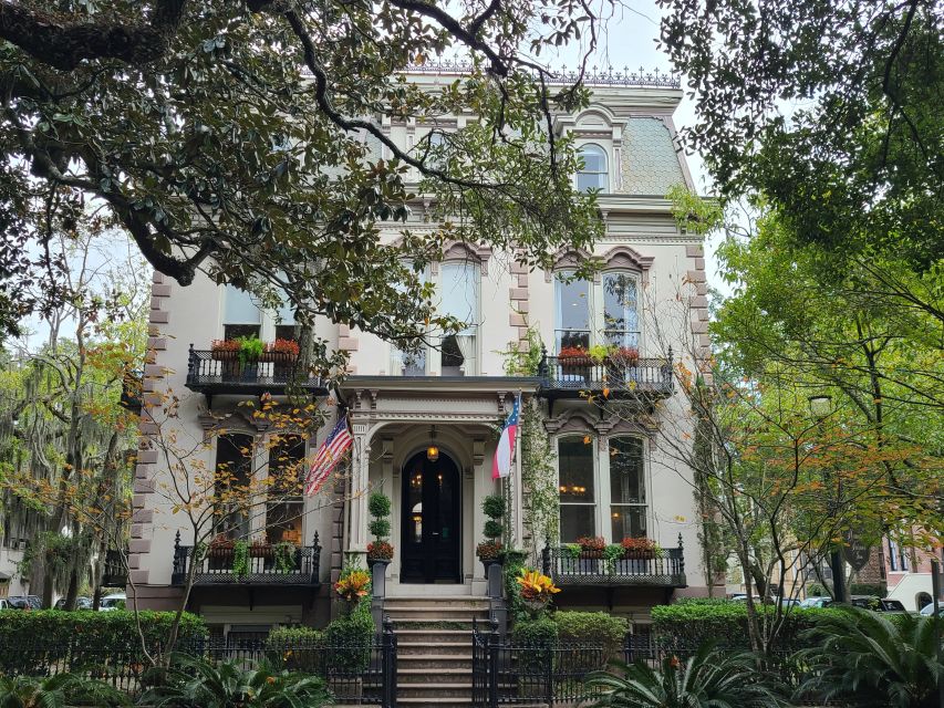 Savannah: Old Town Hop-On Hop-Off Trolley Tour - Starting at the Visitor Center and West Boundary