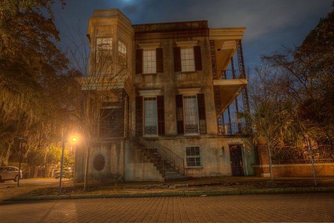 Savannah's Ghost City "Dead of Night" Walking Night Tour - Savannah after dark, with the past close at hand