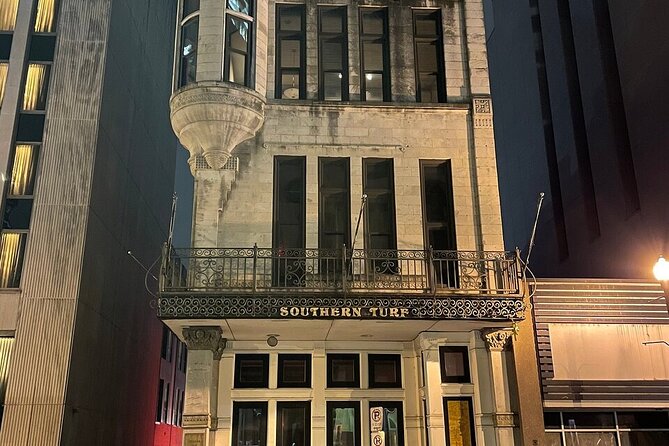 Seeking Spirits Haunted Night-Time Pub Crawl in Nashville - What the guides add to the night