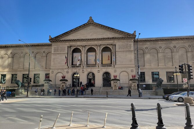 Skip-the-line: Art Institute of Chicago Guided Tour - Seurat’s dots and the museum’s Impressionist strength