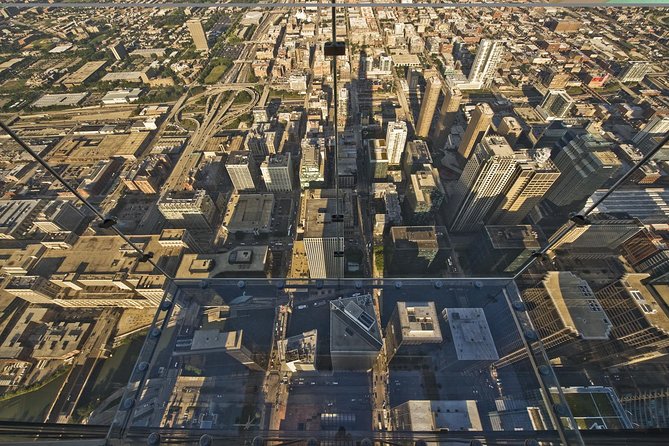 Skydeck - Willis Tower Admission - Getting there and preparing your phone