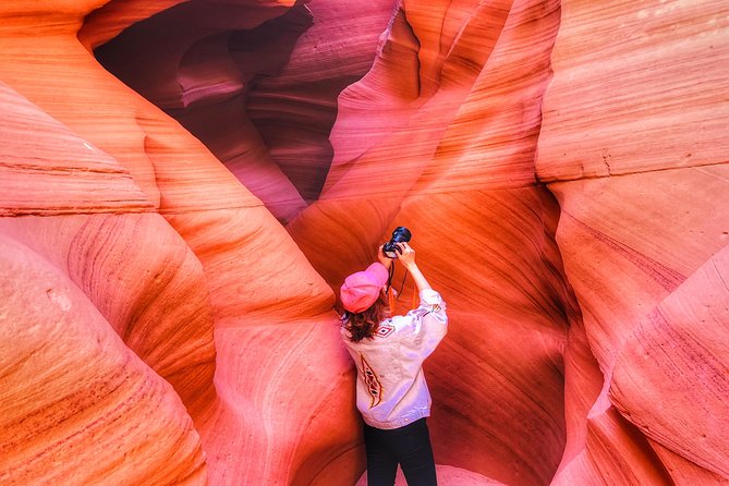 Small-Group Lower Antelope Canyon & Horseshoe Bend Tour w/ Lunch - Lake Powell adds a short but worthwhile pause