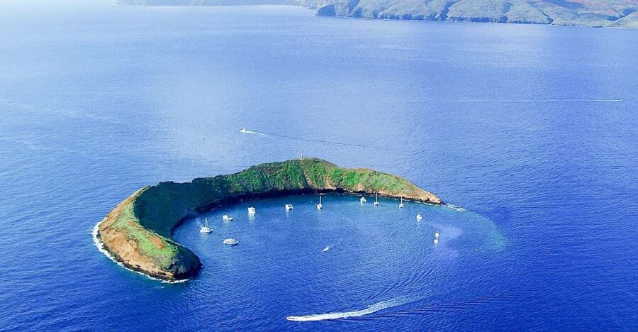 South Maui: Molokini & Turtle Town Snorkeling Tour with Meal - Why Molokini is the right first stop