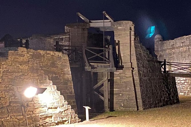 St. Augustine Ghost Tour: A Ghostly Encounter - Two cemeteries and the darker stories