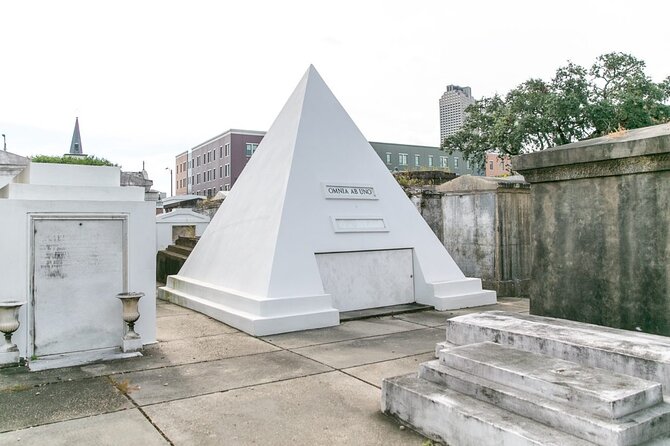 St. Louis Cemetery No. 1 Official Walking Tour - The 45-minute walk through the City of the Dead