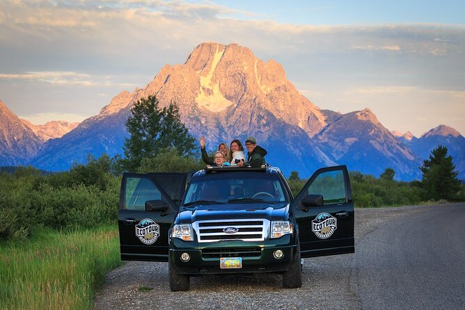 Sunset 4-Hour Grand Teton Wildlife Adventure - A seven-person vehicle changes the whole outing