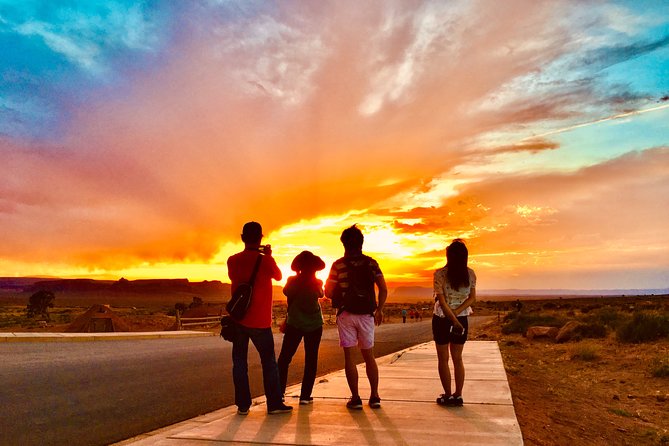 Sunset Tour of Monument Valley - Why sunset is the right time for Monument Valley