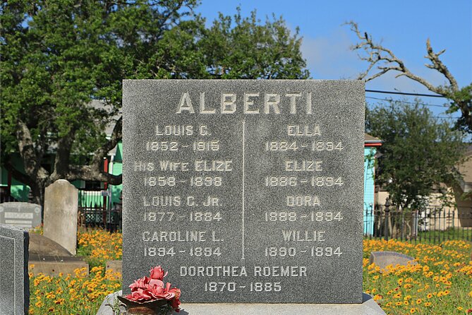 The Galveston Cemetery Tour - Walk With The Dead! - Meeting the Lady in Black at Old City Cemetery