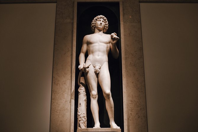 "The Met" Metropolitan Museum of Art Exclusive Guided Tour - Vermeer, Picasso, Seurat, and Van Gogh