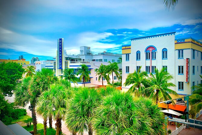 The Official Art Deco Walking Tour by The Miami Design Preservation League - Walking Ocean Drive with a guide