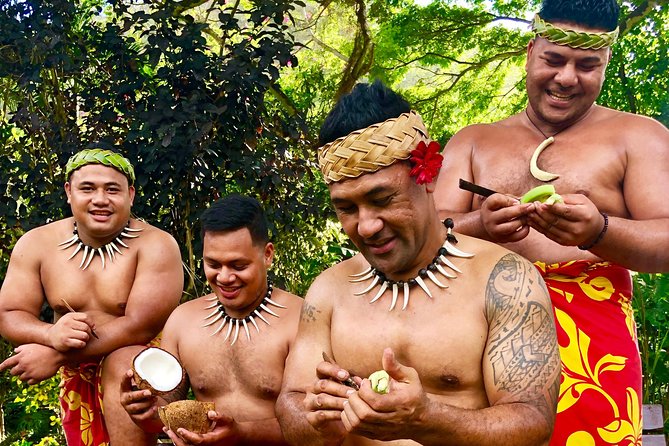 Toa Luau at Waimea Valley, Oahu - Starting with lei flowers and lawn activities