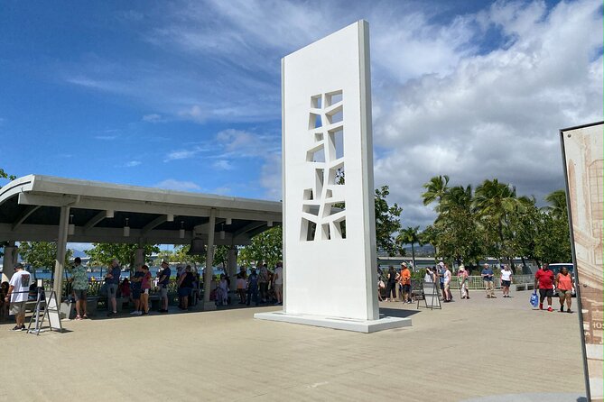 Tribute to Pearl Harbor Arizona Memorial and Honolulu City Tour - A quick Honolulu drive through central sights