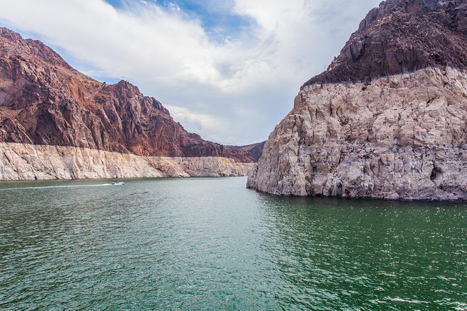 Ultimate Hoover Dam Tour from Las Vegas - Stop 2: Lake Mead and the Lakeview Overlook