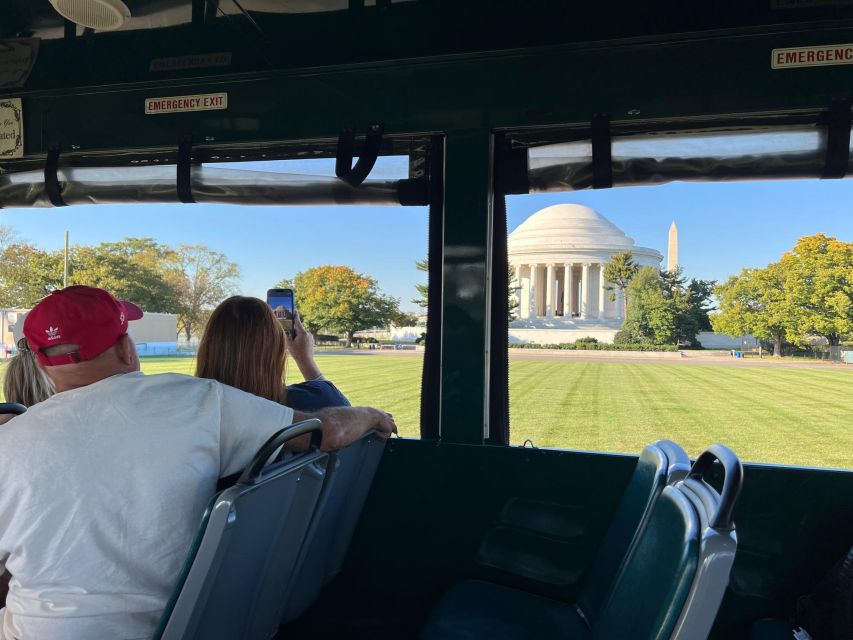 Washington, DC: Hop-On Hop-Off Old Town Trolley City Tour - Smithsonian museums and the downtown gallery stop
