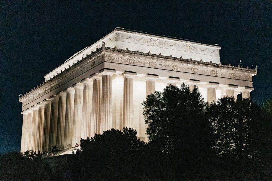 Washington DC: Monuments by Moonlight Nighttime Trolley Tour - Who should book this tour?