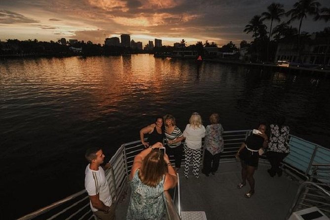 Water Taxi All Day hop-on hop-off Venice of America Boat Tour - GalleryOne and Hugh Taylor Birch State Park offer different breaks