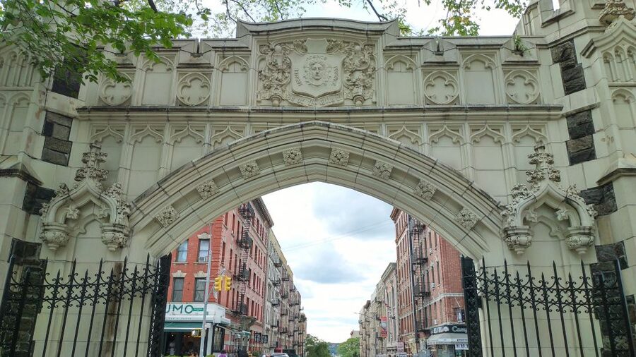West Harlem: Gospel Church Service and Sunday Walking Tour - A Harlem Sunday that begins inside a real church