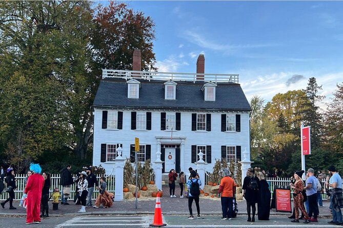 Wicked Awesome Tours: Witch Trial History and Salem Haunts! - The Guide Makes the Difference
