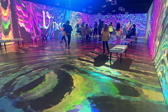 Wizard of OZ Museum tour - Photo stops make the visit work for families
