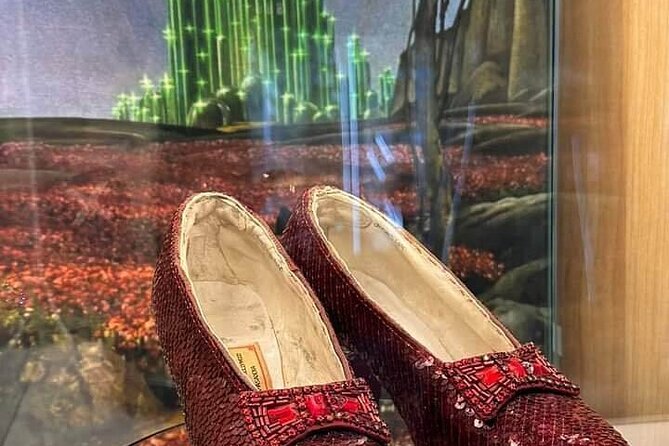 Wizard of OZ Museum tour - The collection covers dolls, toys, and serious memorabilia