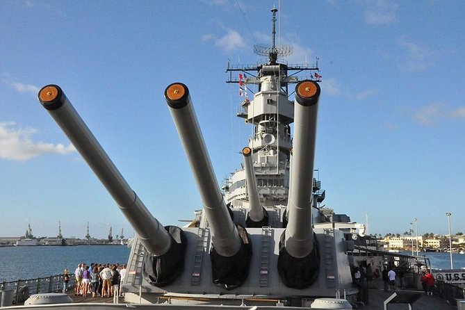 WWII Pearl Harbor Heroes Deluxe Tour - Pearl Harbor Aviation Museum: Aircraft, Exhibits, and Lunch